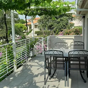 Haus Mirela Apartment Ližnjan